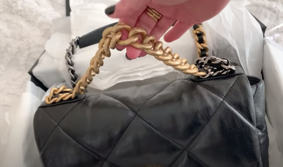 Сумка Chanel 19: как отличить оригинал от подделки